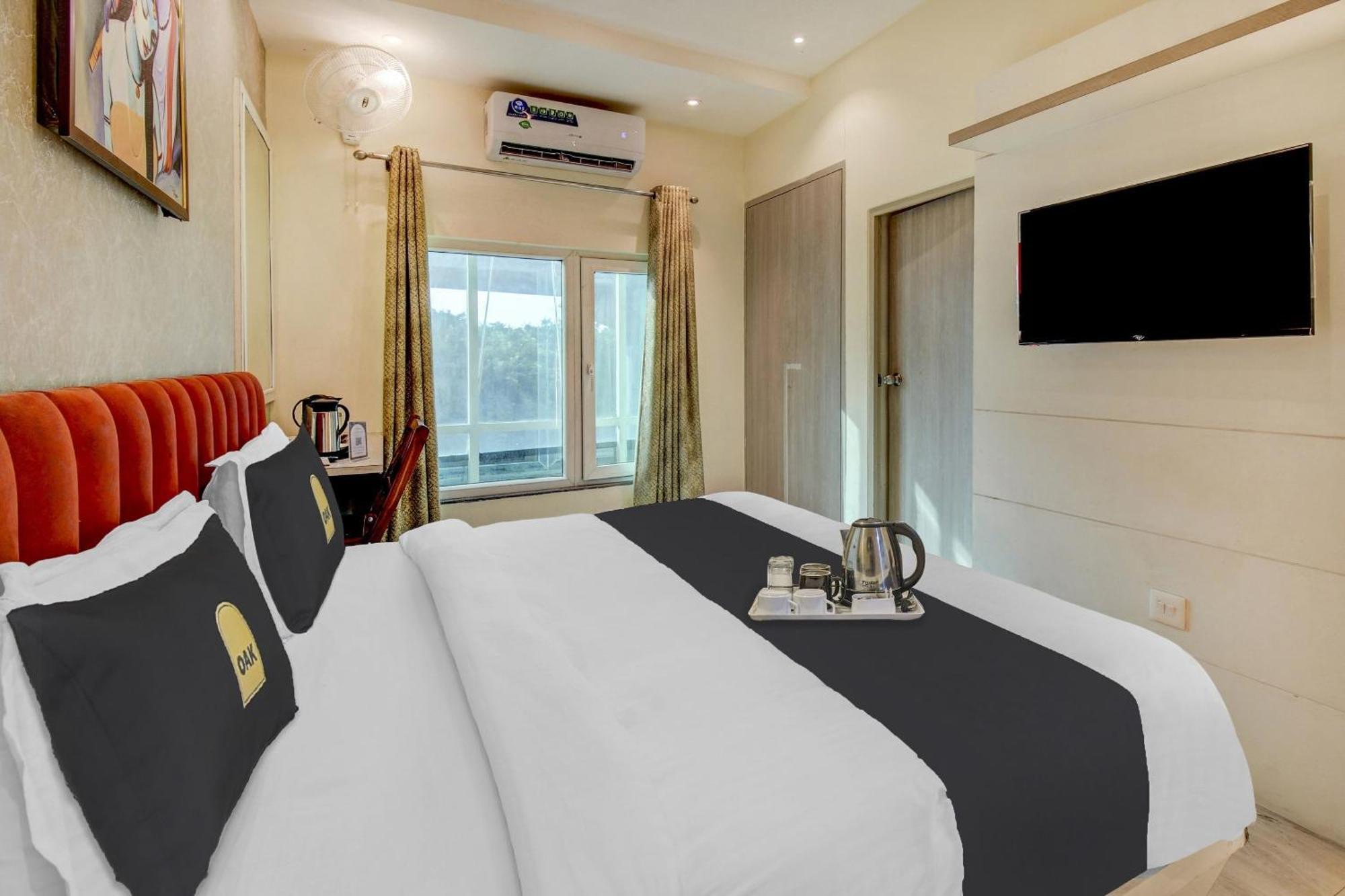 Готель Super Townhouse Geetraj Near Shalimar Gateway Лакхнау Екстер'єр фото