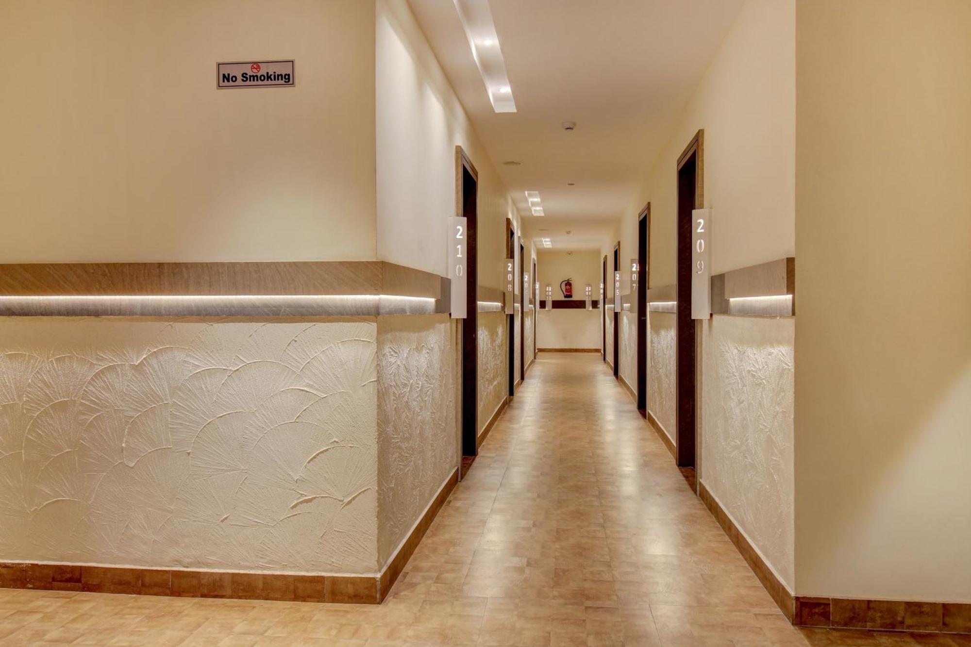 Готель Super Townhouse Geetraj Near Shalimar Gateway Лакхнау Екстер'єр фото