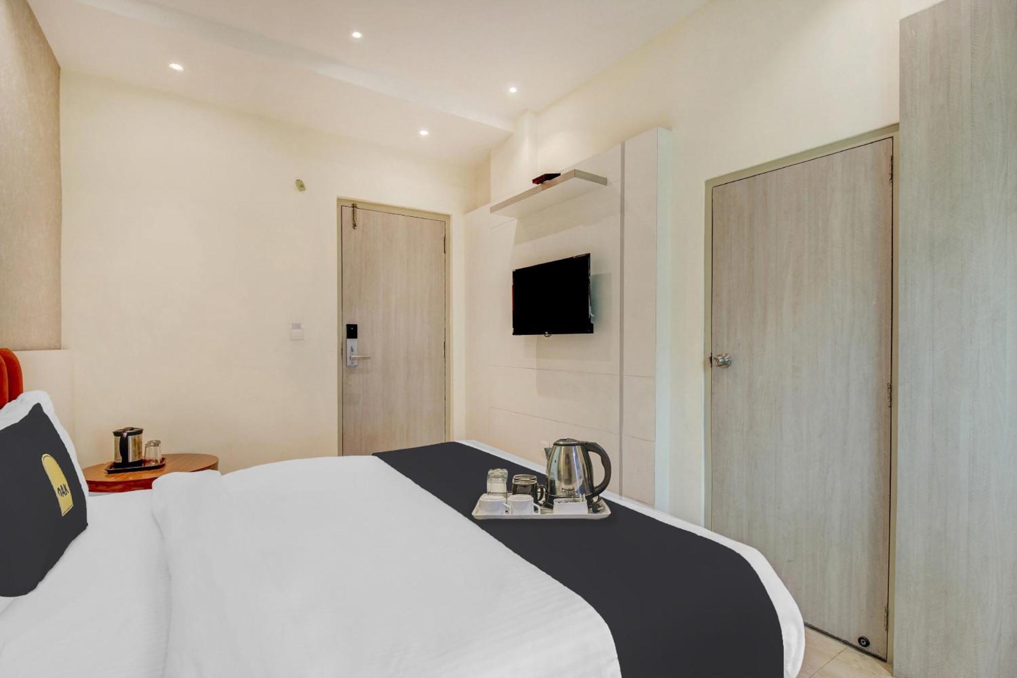 Готель Super Townhouse Geetraj Near Shalimar Gateway Лакхнау Екстер'єр фото