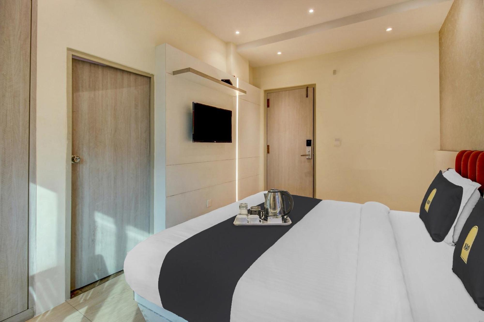 Готель Super Townhouse Geetraj Near Shalimar Gateway Лакхнау Екстер'єр фото