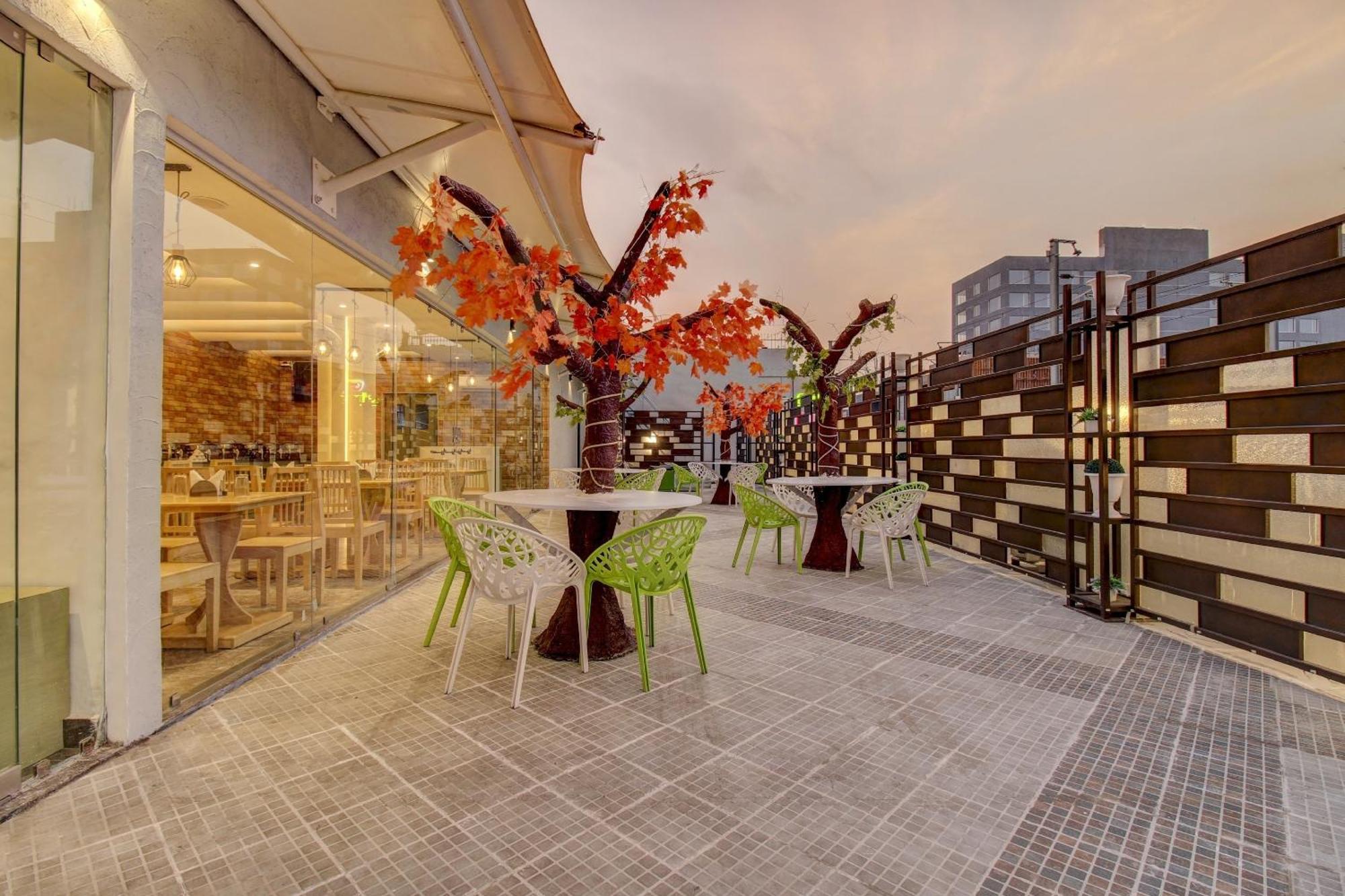 Готель Super Townhouse Geetraj Near Shalimar Gateway Лакхнау Екстер'єр фото