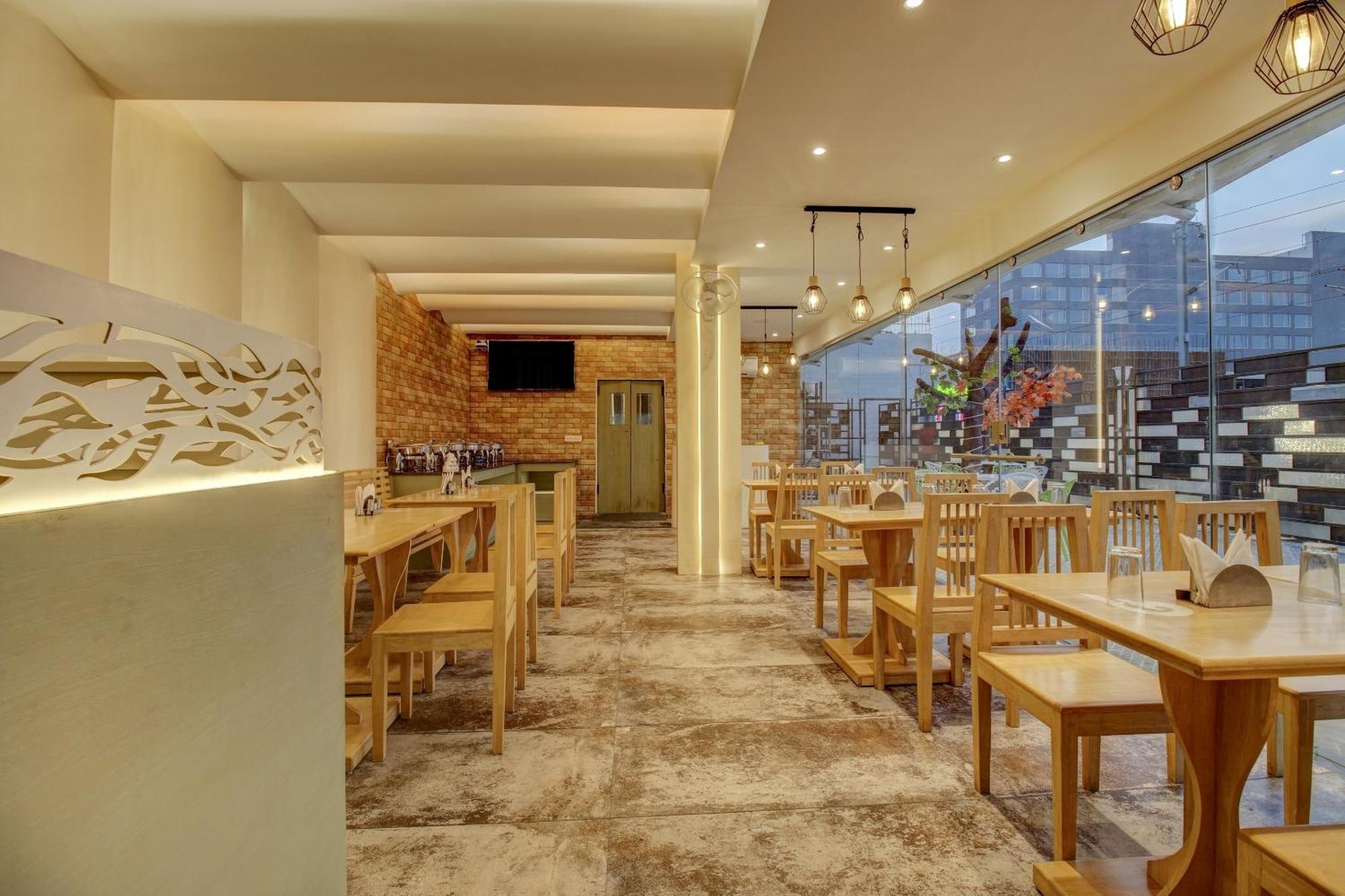 Готель Super Townhouse Geetraj Near Shalimar Gateway Лакхнау Екстер'єр фото