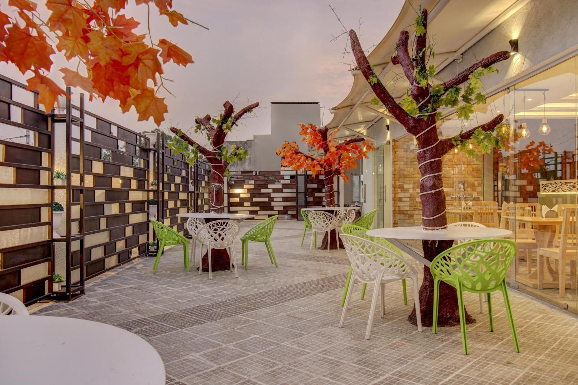 Готель Super Townhouse Geetraj Near Shalimar Gateway Лакхнау Екстер'єр фото