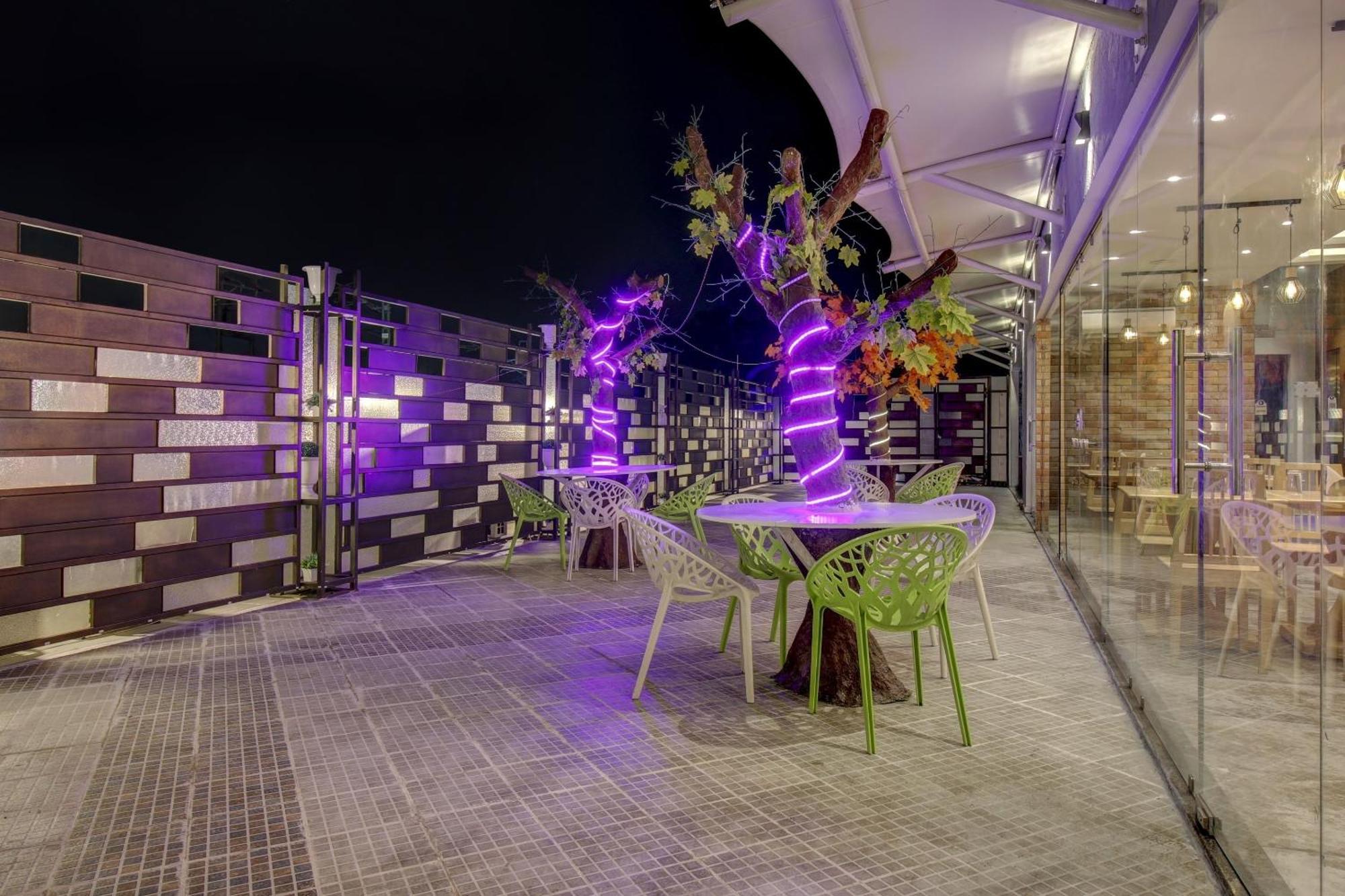 Готель Super Townhouse Geetraj Near Shalimar Gateway Лакхнау Екстер'єр фото